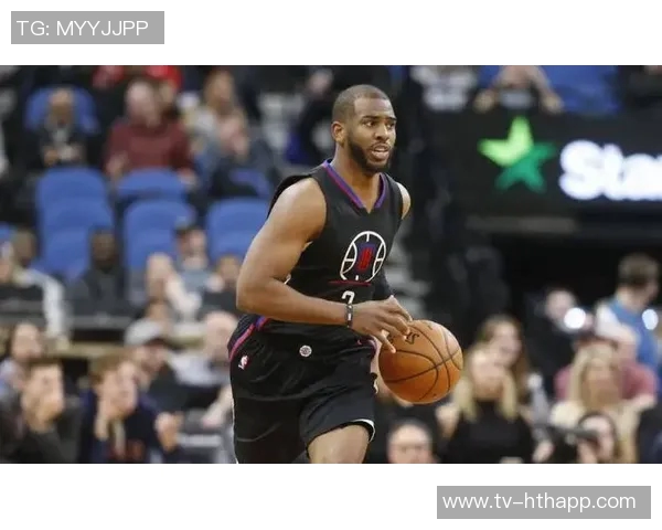 小吧观赛快船对阵鹈鹕主场赠送保罗快船10时期球衣给每位球迷